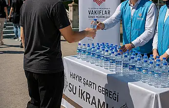 Konya'da 'hayır şartı' kapsamında YKS adaylarına su dağıtıldı