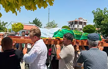 Konya'da katledilen anne ve kız son yolculuğuna uğurlandı