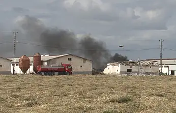 Konya'da korkutan yangın! Patlayan havai fişekler panik saçtı