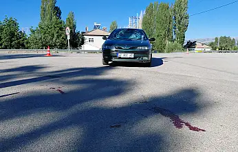 Konya'da otomobil yayaya çarptı!