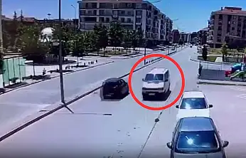 Konya'da pes dedirten görüntü! Minibüsle ters yönde ilerledi