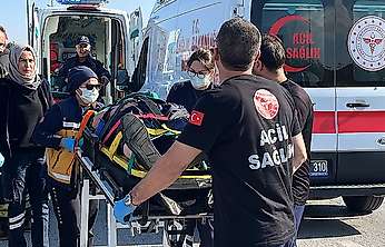 Konya'da refüje çarpan tofaş tanınmaz hale geldi