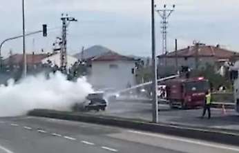 Konya'da seyir halindeki otomobil alevlere teslim oldu!