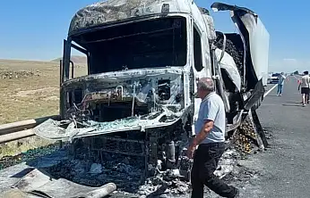 Konya'da seyir halindeki tır alevlere teslim oldu