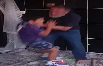 Konya'da şiddet: 'seni öldürürüm' diyerek çocuğu yere fırlattı!