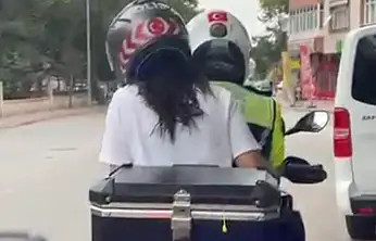 Konya'da sınava geç kalanların imdadına polis yetişti! İşte o anlar