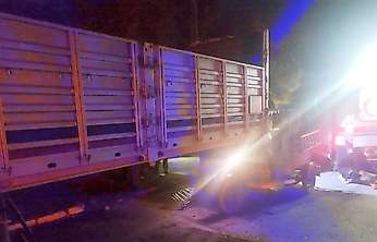 Konya'da üç tekerlekli motosiklet römorka çarptı