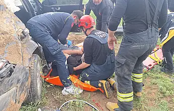 Konya'da yürekler ağza geldi!  Otomobil şarampole devrildi