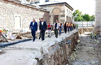 Konya Valisi Akın, Sultan Selim Camii'ndeki restorasyon çalışmasını inceledi