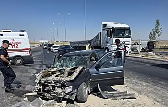 Konya yolunda feci kaza! Vinç ile otomobil çarpıştı