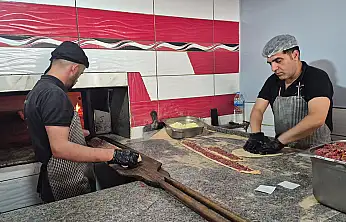 Konyalı kebap ustasından 300 derecelik fırın mesaisi
