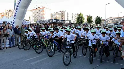 Konya'da Düz Bisiklet Yarışı heyecan verdi