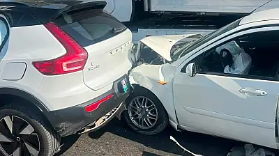 Konya'da korkutan kaza! Kırmızı ışıkta bekleyen araca çarptı