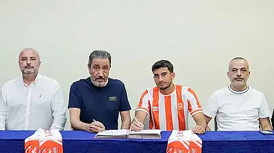 Konyaspor'da yaprak dökümü: Genç futbolcu imzayı attı!