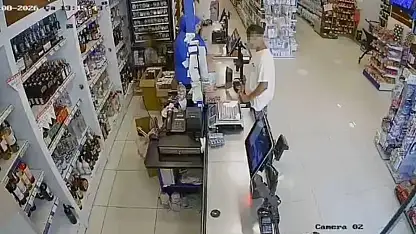 Akıllara durgunluk veren olay! Marketi soyup içinde çocuk olan aracı çaldı