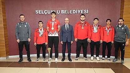 Konya'nın şampiyon sporcuları Başkan Pekyatırmacı'nın konuğu oldu