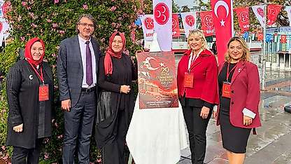 MHP Selçuklu'dan Kültürpark'ta Cumhuriyet coşkusu: Hediyeler dağıtıldı