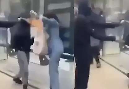 Alev makinesiyle dehşet saçmıştı! 15 yaşındaki genç tutuklandı