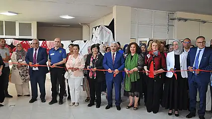 Akşehir'de el emeği göz nuru ürünler sergilendi