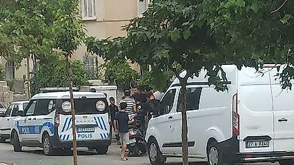Annesiyle tartışırken havaya ateş açtı, balkondaki kadını vurdu
