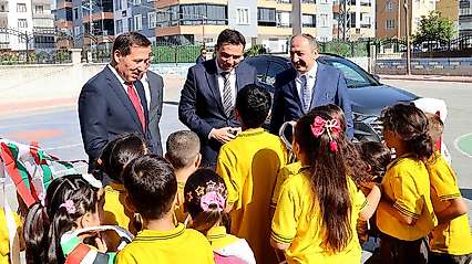 Başkan Kılca ilk ders zilinde öğrencilerle buluştu