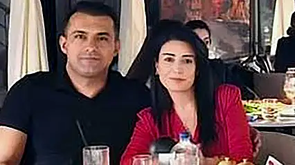 Boşanma aşamasındaki eşini kızının gözü önünde öldürdü