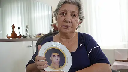 Depremde kaybolan oğlunu bulmak için 18 mezar açtırdı