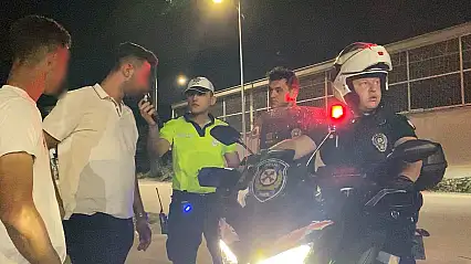 Ehliyetsiz sürücü polisi kandırmaya çalıştı: İkizim var
