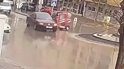 Karaman'da otomobille çarpışan üç tekerlekli elektrikli bisiklet devrildi: 1 yaralı