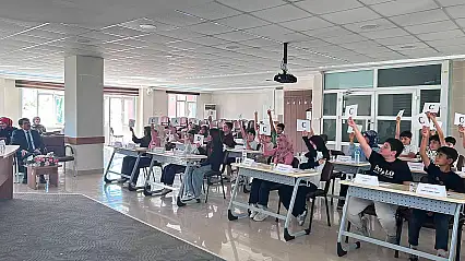 Konya Bozkır'da Yaz Kur'an Kursları öğrencilerine bilgi yarışması