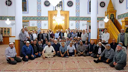 Konya'da 'Cuma Gecesi Ailecek Camideyiz' programları sürüyor