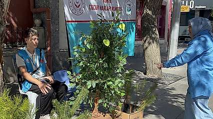 Konya'da iklim seferberliği: Zafer Meydanı'nda tohumlar dağıtıldı