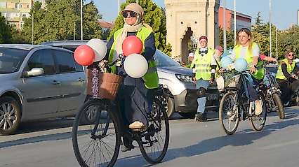 Konya'da kadınlar dikkat için pedal çevirdi