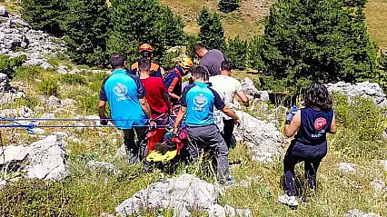 Konya'da kekik toplarken kayalıktan düştü