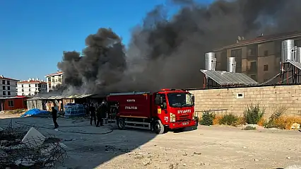 Konya'da konteynerler alev aldı