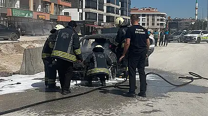 Konya'da seyir halindeki otomobil bir anda alev topuna döndü!