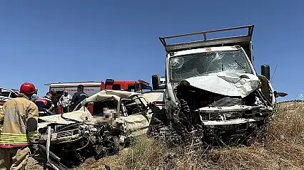 Manisa'da feci kaza! Otomobille kamyonet çarpıştı: 1 ölü, 1 yaralı
