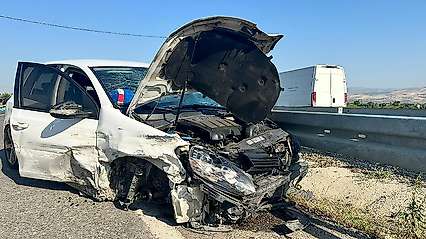 Otomobilin motosiklete çarptığı feci kazada 1 ölü, 1'i bebek 3 yaralı var