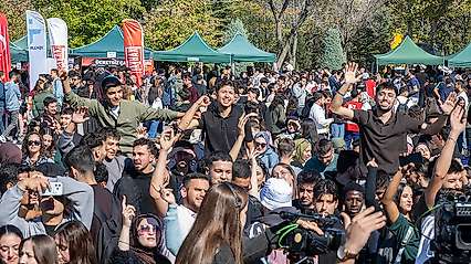 Selçuk Üniversitesinde binlerce öğrenci şenlikte buluştu