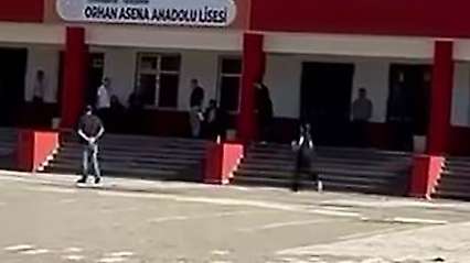 Sınava geç kalmamak için koştu, merdivenin başında baygınlık geçirdi