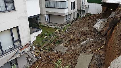 Trabzon'da sel felaketi: Araçlar sulara gömüldü binalar boşaltıldı