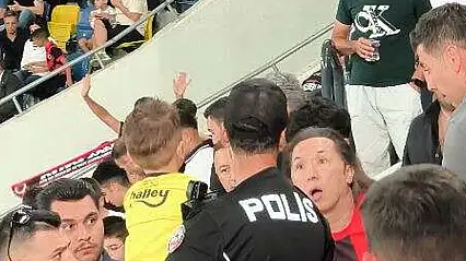 Tribünde minik taraftarı ağlatan o şahıs bakın ne çıktı!