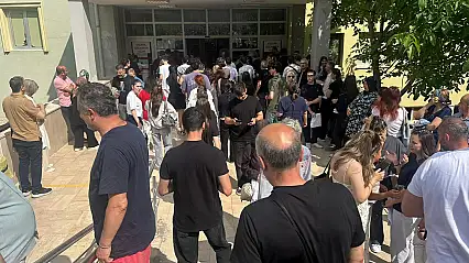 YKS'de son dakika maratonu: Kimi saniyelerle yetişti, kimi kapıda kaldı