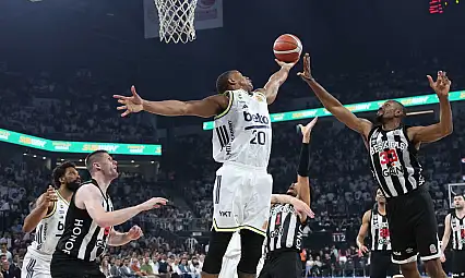 Fenerbahçe şampiyonluk, Beşiktaş seriyi uzatmak için parkede!