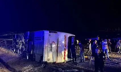 Kırıkkale'de yolcu otobüsü şarampole devrildi: 40 yaralı