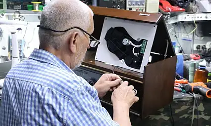 Konya'da 50 yıldır eski radyolara hayat veriyor