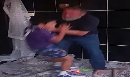 Konya'da şiddet: 'seni öldürürüm' diyerek çocuğu yere fırlattı!