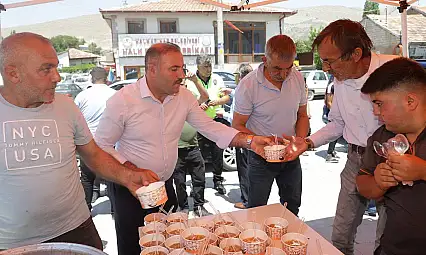 Konya'nın Halkapınar ilçesinde aşure ikramı yapıldı