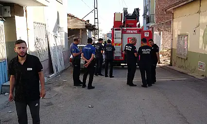 Malatya'da 5 büyüklüğündeki deprem paniğe neden oldu