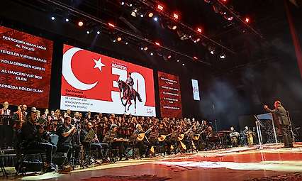 Selçuklu'da renkli akşam: Zafer Bayramı coşkusu müziğe yansıdı